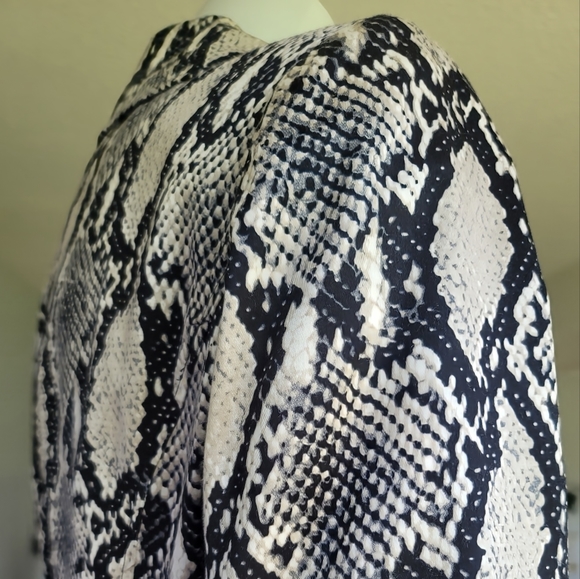 Focus 2000 Women's Petite Snake Print Trench Blazer Size 12 - Picture 5 of 10